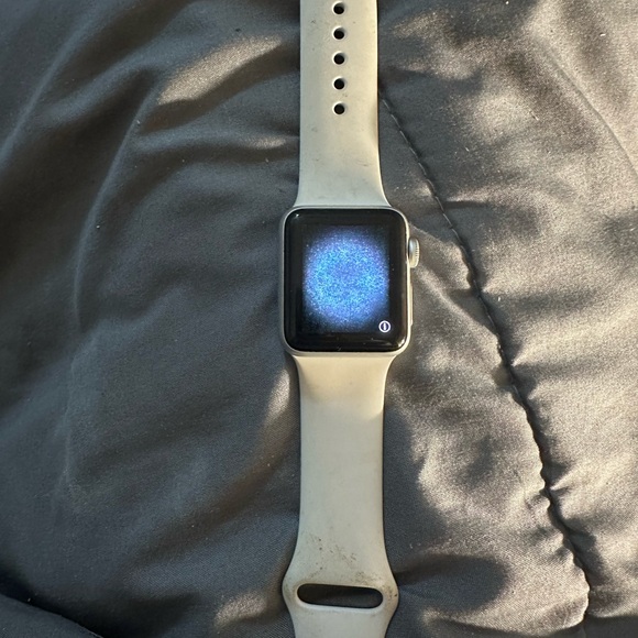 Series 3 Apple Watch barely used - Picture 3 of 3
